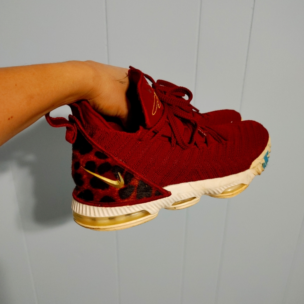 Nike Lebron 17s - Picture 2 of 4